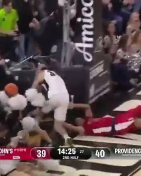 卧槽！！这不只是恶犯了，这是犯罪啊！NCAA暴力犯规引发冲突